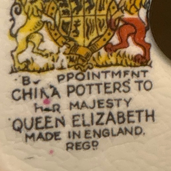 Vintage Special Edition, Hand Made Paragon Porcelain Figurine "Victoria" - Picture 14 of 16